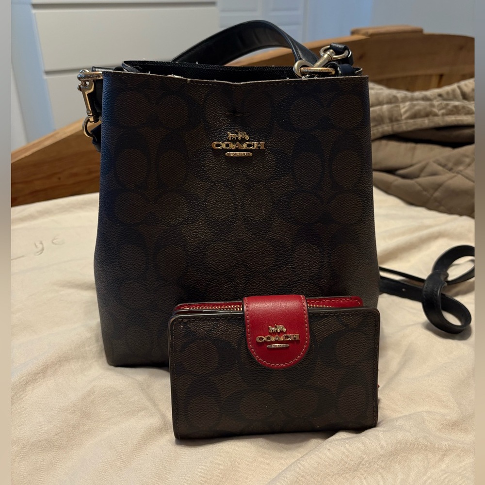 Coach Purse & Matching Wallet – Signature Canvas